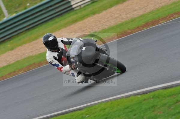 Mallory park Leicestershire;Mallory park photographs;Motorcycle action photographs;event digital images;eventdigitalimages;mallory park;no limits trackday;peter wileman photography;trackday;trackday digital images;trackday photos