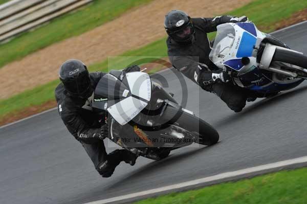 Mallory park Leicestershire;Mallory park photographs;Motorcycle action photographs;event digital images;eventdigitalimages;mallory park;no limits trackday;peter wileman photography;trackday;trackday digital images;trackday photos