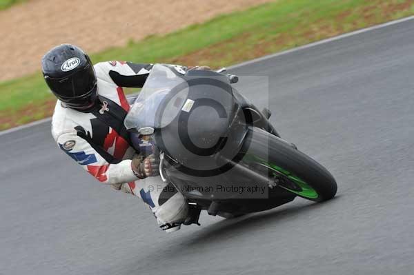 Mallory park Leicestershire;Mallory park photographs;Motorcycle action photographs;event digital images;eventdigitalimages;mallory park;no limits trackday;peter wileman photography;trackday;trackday digital images;trackday photos