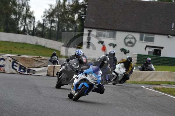 Mallory park Leicestershire;Mallory park photographs;Motorcycle action photographs;event digital images;eventdigitalimages;mallory park;no limits trackday;peter wileman photography;trackday;trackday digital images;trackday photos