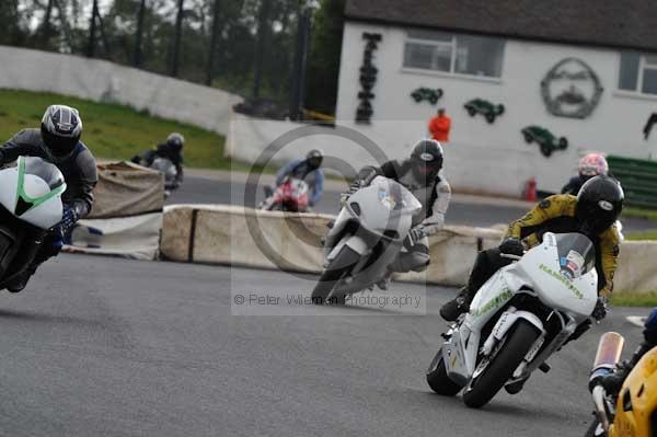 Mallory park Leicestershire;Mallory park photographs;Motorcycle action photographs;event digital images;eventdigitalimages;mallory park;no limits trackday;peter wileman photography;trackday;trackday digital images;trackday photos