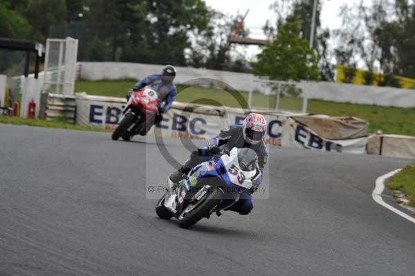 Mallory park Leicestershire;Mallory park photographs;Motorcycle action photographs;event digital images;eventdigitalimages;mallory park;no limits trackday;peter wileman photography;trackday;trackday digital images;trackday photos