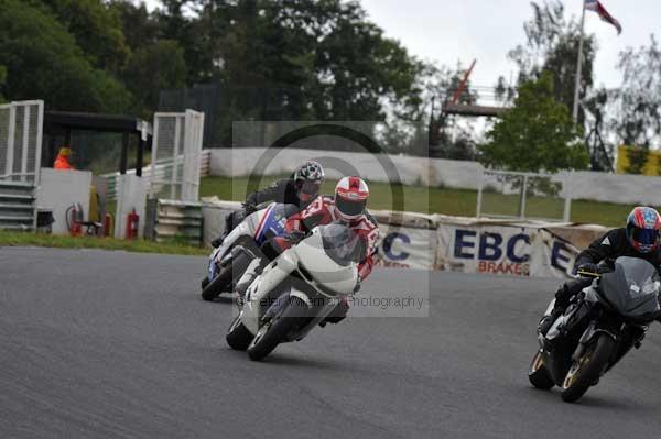 Mallory park Leicestershire;Mallory park photographs;Motorcycle action photographs;event digital images;eventdigitalimages;mallory park;no limits trackday;peter wileman photography;trackday;trackday digital images;trackday photos