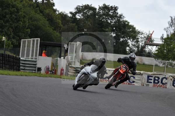 Mallory park Leicestershire;Mallory park photographs;Motorcycle action photographs;event digital images;eventdigitalimages;mallory park;no limits trackday;peter wileman photography;trackday;trackday digital images;trackday photos
