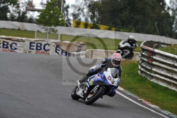 Mallory park Leicestershire;Mallory park photographs;Motorcycle action photographs;event digital images;eventdigitalimages;mallory park;no limits trackday;peter wileman photography;trackday;trackday digital images;trackday photos