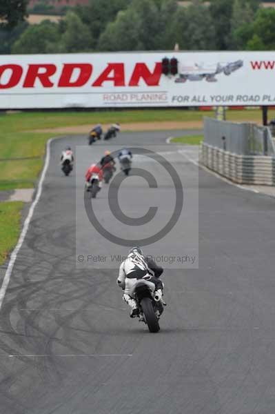 Mallory park Leicestershire;Mallory park photographs;Motorcycle action photographs;event digital images;eventdigitalimages;mallory park;no limits trackday;peter wileman photography;trackday;trackday digital images;trackday photos