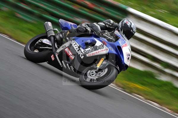 Mallory park Leicestershire;Mallory park photographs;Motorcycle action photographs;event digital images;eventdigitalimages;mallory park;no limits trackday;peter wileman photography;trackday;trackday digital images;trackday photos