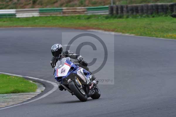 Mallory park Leicestershire;Mallory park photographs;Motorcycle action photographs;event digital images;eventdigitalimages;mallory park;no limits trackday;peter wileman photography;trackday;trackday digital images;trackday photos