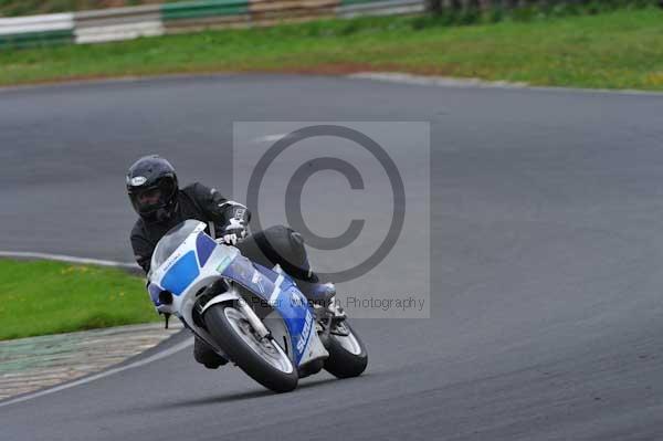 Mallory park Leicestershire;Mallory park photographs;Motorcycle action photographs;event digital images;eventdigitalimages;mallory park;no limits trackday;peter wileman photography;trackday;trackday digital images;trackday photos