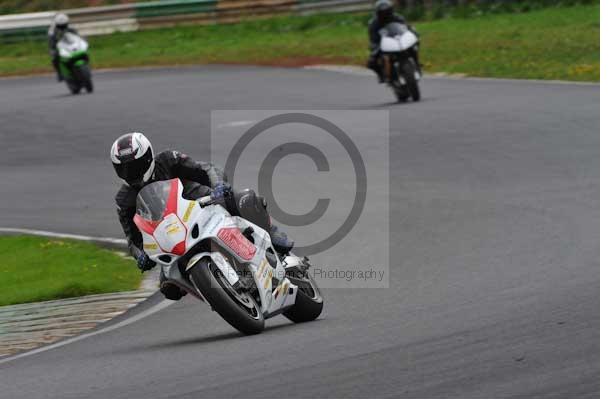 Mallory park Leicestershire;Mallory park photographs;Motorcycle action photographs;event digital images;eventdigitalimages;mallory park;no limits trackday;peter wileman photography;trackday;trackday digital images;trackday photos
