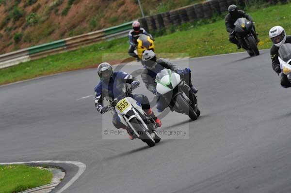 Mallory park Leicestershire;Mallory park photographs;Motorcycle action photographs;event digital images;eventdigitalimages;mallory park;no limits trackday;peter wileman photography;trackday;trackday digital images;trackday photos