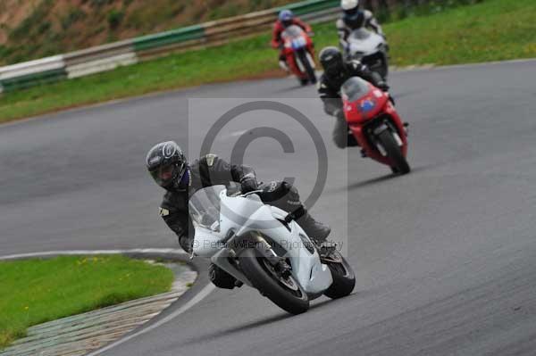 Mallory park Leicestershire;Mallory park photographs;Motorcycle action photographs;event digital images;eventdigitalimages;mallory park;no limits trackday;peter wileman photography;trackday;trackday digital images;trackday photos