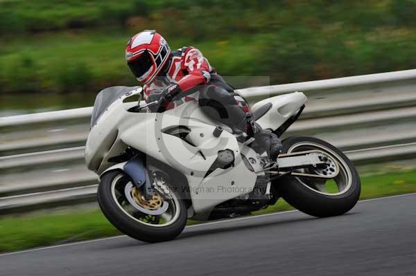 Mallory park Leicestershire;Mallory park photographs;Motorcycle action photographs;event digital images;eventdigitalimages;mallory park;no limits trackday;peter wileman photography;trackday;trackday digital images;trackday photos