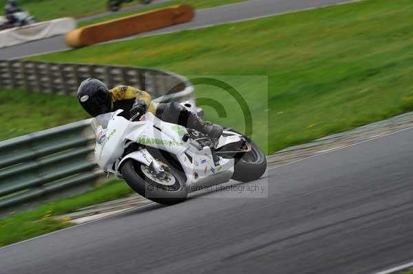 Mallory park Leicestershire;Mallory park photographs;Motorcycle action photographs;event digital images;eventdigitalimages;mallory park;no limits trackday;peter wileman photography;trackday;trackday digital images;trackday photos