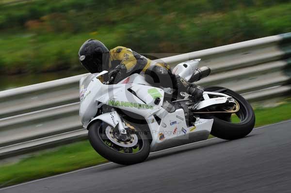 Mallory park Leicestershire;Mallory park photographs;Motorcycle action photographs;event digital images;eventdigitalimages;mallory park;no limits trackday;peter wileman photography;trackday;trackday digital images;trackday photos