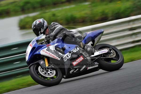 Mallory park Leicestershire;Mallory park photographs;Motorcycle action photographs;event digital images;eventdigitalimages;mallory park;no limits trackday;peter wileman photography;trackday;trackday digital images;trackday photos