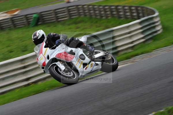 Mallory park Leicestershire;Mallory park photographs;Motorcycle action photographs;event digital images;eventdigitalimages;mallory park;no limits trackday;peter wileman photography;trackday;trackday digital images;trackday photos