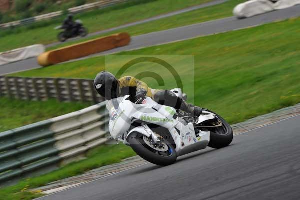 Mallory park Leicestershire;Mallory park photographs;Motorcycle action photographs;event digital images;eventdigitalimages;mallory park;no limits trackday;peter wileman photography;trackday;trackday digital images;trackday photos