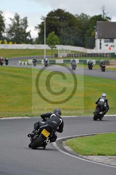 Mallory park Leicestershire;Mallory park photographs;Motorcycle action photographs;event digital images;eventdigitalimages;mallory park;no limits trackday;peter wileman photography;trackday;trackday digital images;trackday photos
