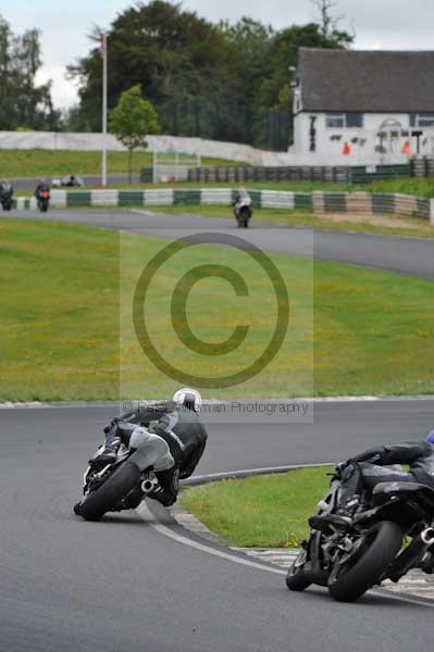 Mallory park Leicestershire;Mallory park photographs;Motorcycle action photographs;event digital images;eventdigitalimages;mallory park;no limits trackday;peter wileman photography;trackday;trackday digital images;trackday photos