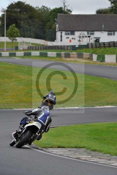 Mallory park Leicestershire;Mallory park photographs;Motorcycle action photographs;event digital images;eventdigitalimages;mallory park;no limits trackday;peter wileman photography;trackday;trackday digital images;trackday photos