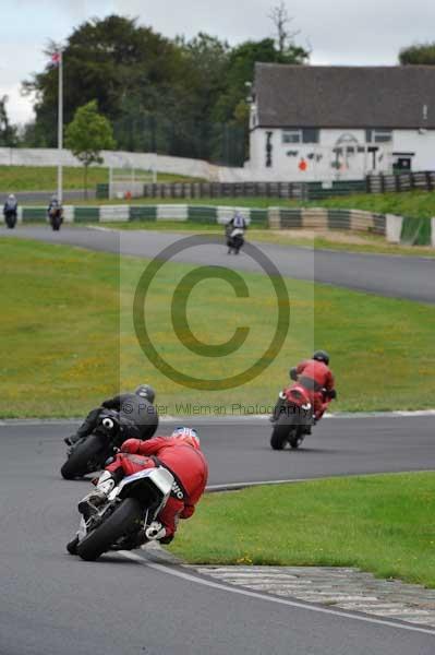 Mallory park Leicestershire;Mallory park photographs;Motorcycle action photographs;event digital images;eventdigitalimages;mallory park;no limits trackday;peter wileman photography;trackday;trackday digital images;trackday photos
