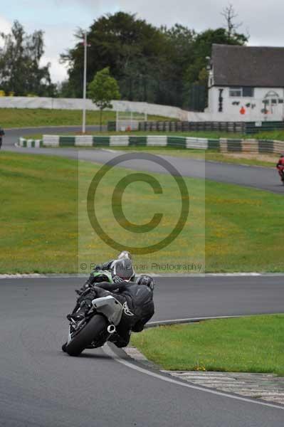 Mallory park Leicestershire;Mallory park photographs;Motorcycle action photographs;event digital images;eventdigitalimages;mallory park;no limits trackday;peter wileman photography;trackday;trackday digital images;trackday photos
