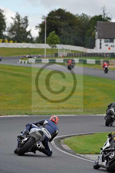 Mallory park Leicestershire;Mallory park photographs;Motorcycle action photographs;event digital images;eventdigitalimages;mallory park;no limits trackday;peter wileman photography;trackday;trackday digital images;trackday photos
