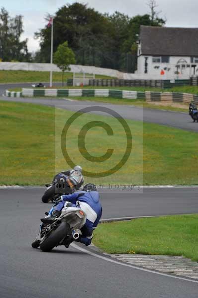 Mallory park Leicestershire;Mallory park photographs;Motorcycle action photographs;event digital images;eventdigitalimages;mallory park;no limits trackday;peter wileman photography;trackday;trackday digital images;trackday photos