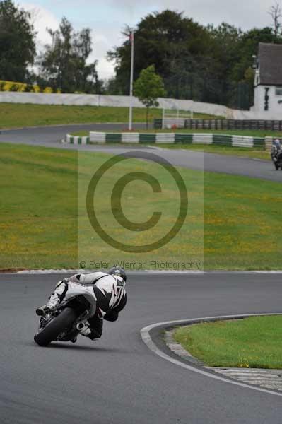 Mallory park Leicestershire;Mallory park photographs;Motorcycle action photographs;event digital images;eventdigitalimages;mallory park;no limits trackday;peter wileman photography;trackday;trackday digital images;trackday photos