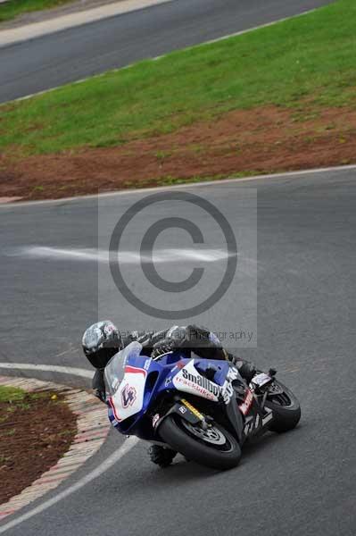 Mallory park Leicestershire;Mallory park photographs;Motorcycle action photographs;event digital images;eventdigitalimages;mallory park;no limits trackday;peter wileman photography;trackday;trackday digital images;trackday photos