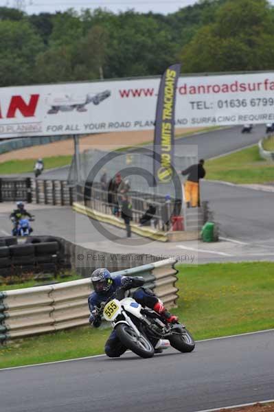 Mallory park Leicestershire;Mallory park photographs;Motorcycle action photographs;event digital images;eventdigitalimages;mallory park;no limits trackday;peter wileman photography;trackday;trackday digital images;trackday photos