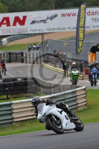 Mallory park Leicestershire;Mallory park photographs;Motorcycle action photographs;event digital images;eventdigitalimages;mallory park;no limits trackday;peter wileman photography;trackday;trackday digital images;trackday photos