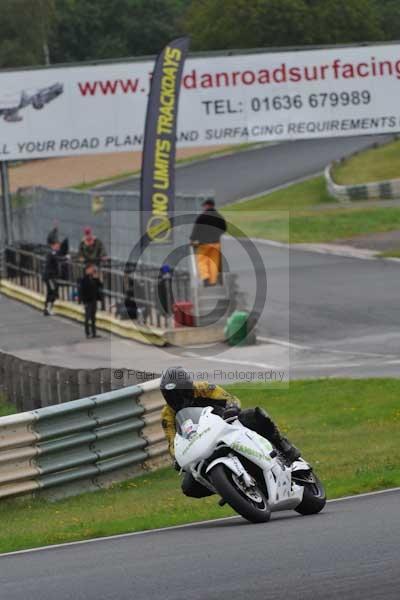 Mallory park Leicestershire;Mallory park photographs;Motorcycle action photographs;event digital images;eventdigitalimages;mallory park;no limits trackday;peter wileman photography;trackday;trackday digital images;trackday photos