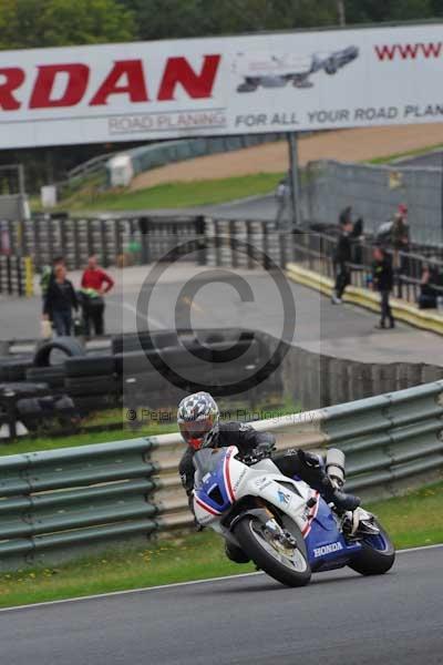 Mallory park Leicestershire;Mallory park photographs;Motorcycle action photographs;event digital images;eventdigitalimages;mallory park;no limits trackday;peter wileman photography;trackday;trackday digital images;trackday photos