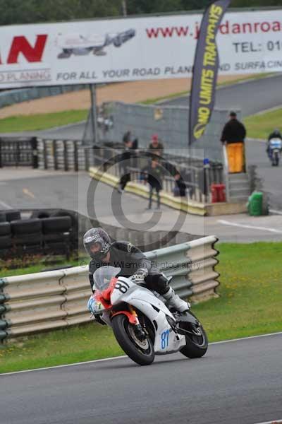 Mallory park Leicestershire;Mallory park photographs;Motorcycle action photographs;event digital images;eventdigitalimages;mallory park;no limits trackday;peter wileman photography;trackday;trackday digital images;trackday photos
