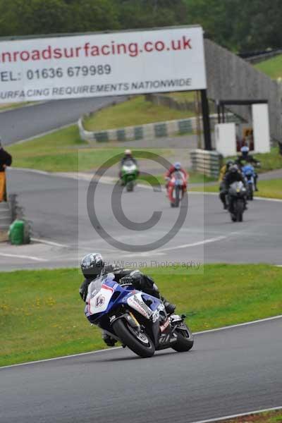 Mallory park Leicestershire;Mallory park photographs;Motorcycle action photographs;event digital images;eventdigitalimages;mallory park;no limits trackday;peter wileman photography;trackday;trackday digital images;trackday photos