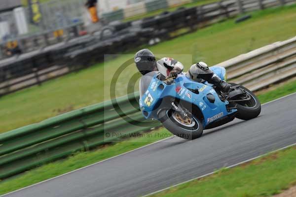 Mallory park Leicestershire;Mallory park photographs;Motorcycle action photographs;event digital images;eventdigitalimages;mallory park;no limits trackday;peter wileman photography;trackday;trackday digital images;trackday photos