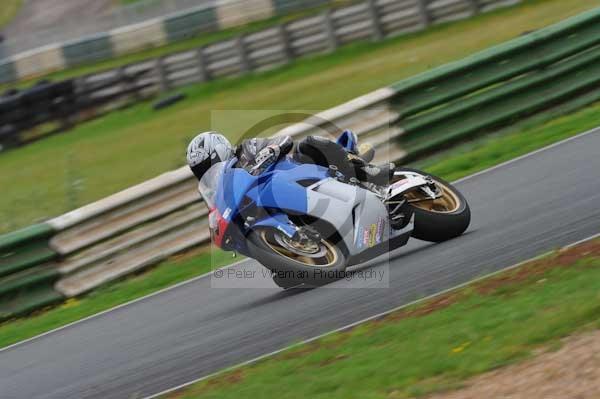 Mallory park Leicestershire;Mallory park photographs;Motorcycle action photographs;event digital images;eventdigitalimages;mallory park;no limits trackday;peter wileman photography;trackday;trackday digital images;trackday photos