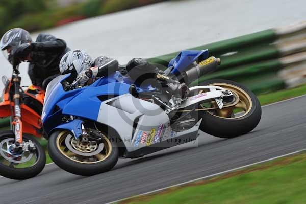 Mallory park Leicestershire;Mallory park photographs;Motorcycle action photographs;event digital images;eventdigitalimages;mallory park;no limits trackday;peter wileman photography;trackday;trackday digital images;trackday photos