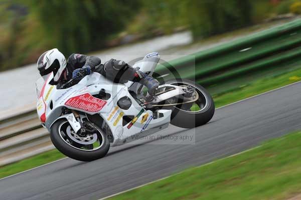 Mallory park Leicestershire;Mallory park photographs;Motorcycle action photographs;event digital images;eventdigitalimages;mallory park;no limits trackday;peter wileman photography;trackday;trackday digital images;trackday photos