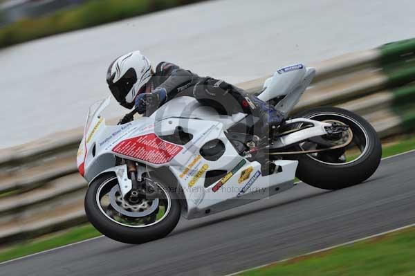 Mallory park Leicestershire;Mallory park photographs;Motorcycle action photographs;event digital images;eventdigitalimages;mallory park;no limits trackday;peter wileman photography;trackday;trackday digital images;trackday photos