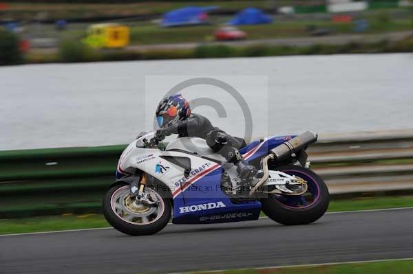 Mallory park Leicestershire;Mallory park photographs;Motorcycle action photographs;event digital images;eventdigitalimages;mallory park;no limits trackday;peter wileman photography;trackday;trackday digital images;trackday photos