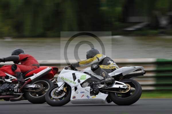 Mallory park Leicestershire;Mallory park photographs;Motorcycle action photographs;event digital images;eventdigitalimages;mallory park;no limits trackday;peter wileman photography;trackday;trackday digital images;trackday photos