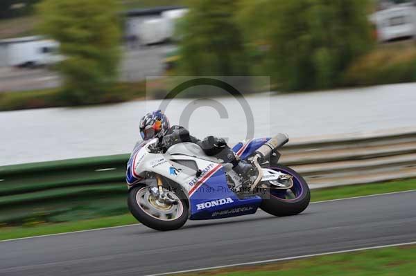 Mallory park Leicestershire;Mallory park photographs;Motorcycle action photographs;event digital images;eventdigitalimages;mallory park;no limits trackday;peter wileman photography;trackday;trackday digital images;trackday photos