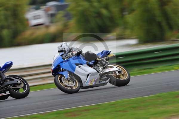 Mallory park Leicestershire;Mallory park photographs;Motorcycle action photographs;event digital images;eventdigitalimages;mallory park;no limits trackday;peter wileman photography;trackday;trackday digital images;trackday photos