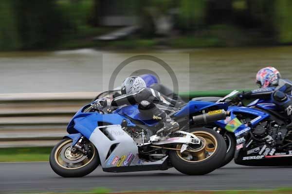 Mallory park Leicestershire;Mallory park photographs;Motorcycle action photographs;event digital images;eventdigitalimages;mallory park;no limits trackday;peter wileman photography;trackday;trackday digital images;trackday photos