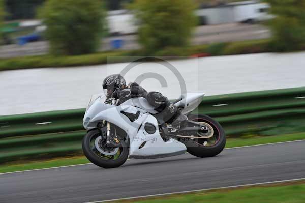 Mallory park Leicestershire;Mallory park photographs;Motorcycle action photographs;event digital images;eventdigitalimages;mallory park;no limits trackday;peter wileman photography;trackday;trackday digital images;trackday photos