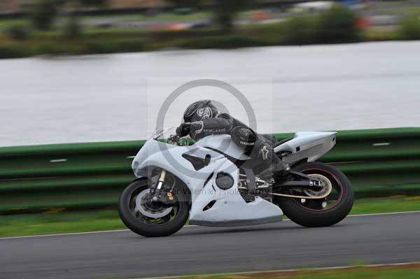 Mallory park Leicestershire;Mallory park photographs;Motorcycle action photographs;event digital images;eventdigitalimages;mallory park;no limits trackday;peter wileman photography;trackday;trackday digital images;trackday photos