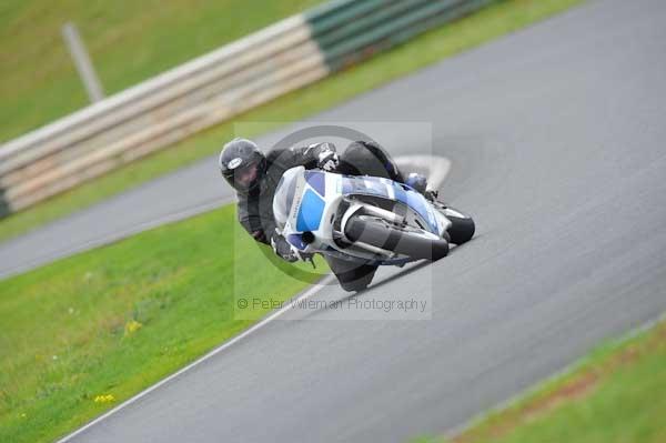 Mallory park Leicestershire;Mallory park photographs;Motorcycle action photographs;event digital images;eventdigitalimages;mallory park;no limits trackday;peter wileman photography;trackday;trackday digital images;trackday photos